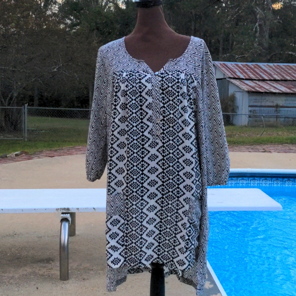 Umgee Black and White Geometric Tunic